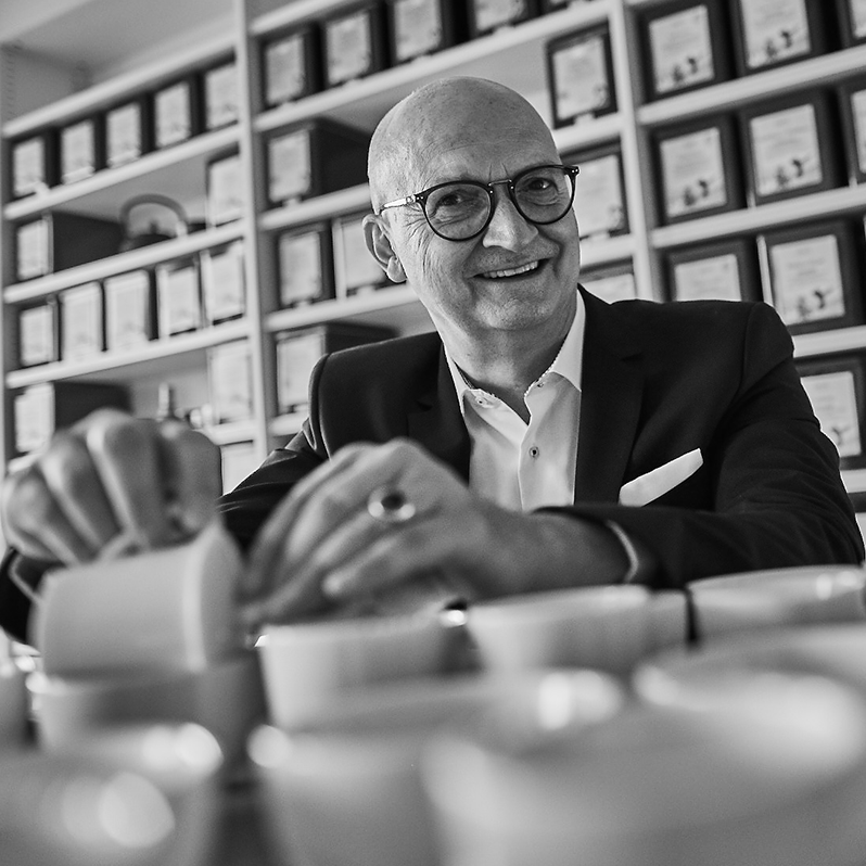 TeaAcademy-Leiter Bernhard-Maria Lotz Tea Academy-Leiter Bernhard-Maria Lotz